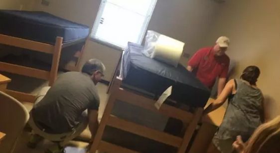 【美国留学】把大学宿舍住成酒店的样子!可以这很美国~~