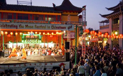 留学生中秋寄语:国外的月亮没有国内的圆