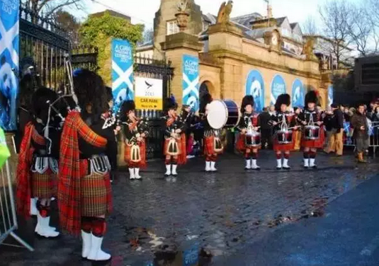 2016还没放过美国!连熊猫都要离开了!