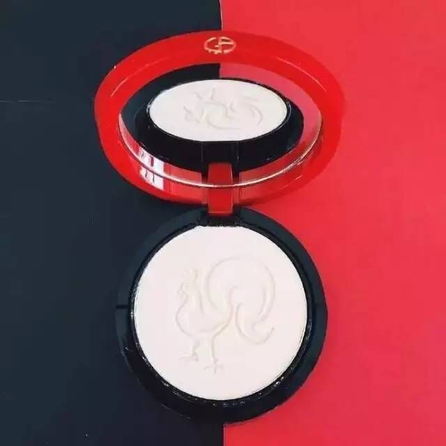 【美国留学】歪果仁设计的鸡年T恤,画风哪里不太对了?