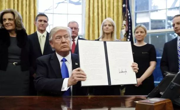 【美国资讯】全面被怼,川普的移民禁令终于被“冻结”