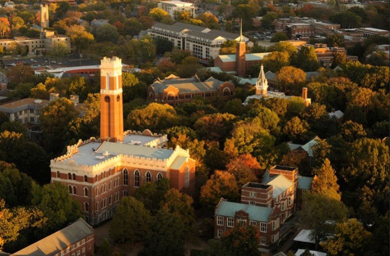 《纽约时报》采访，美国名校招生官怎么给自己孩子的大学申请提建议？