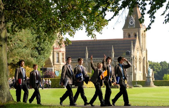 学习AP课程，该去国际班还是美国高中？