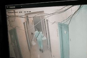 可怕!女孩被邻居强拽进屋…安全问题需要每个人都重视!