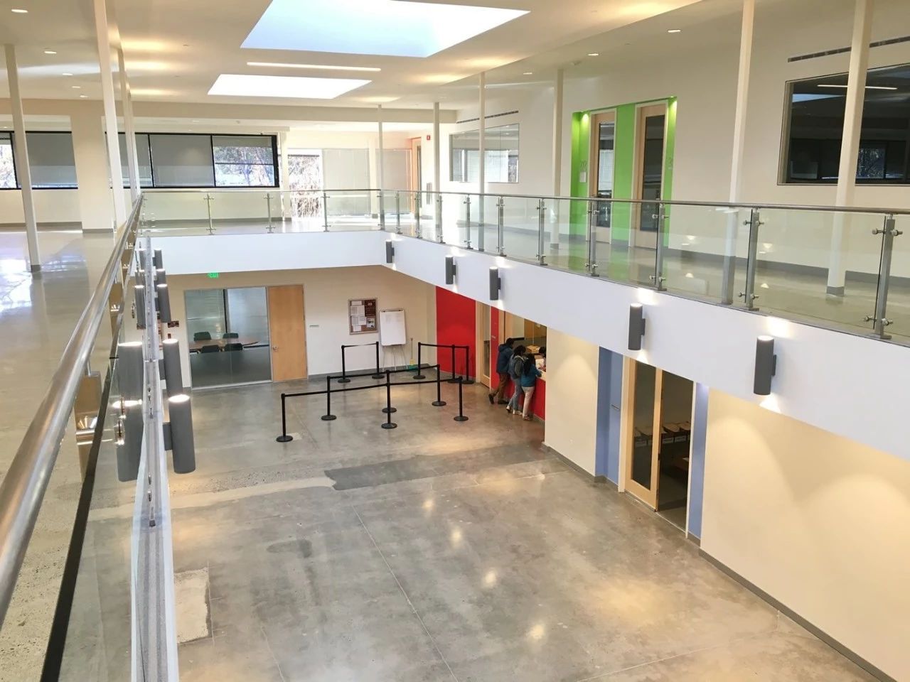 华裔夫妇创办的硅谷大学被关闭!“签证工厂”年赚数千万美元