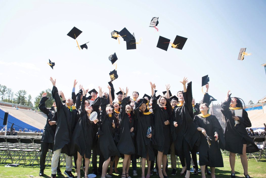 苹果CEO库克在杜克大学毕业典礼演讲:请永远不要满足于现状!