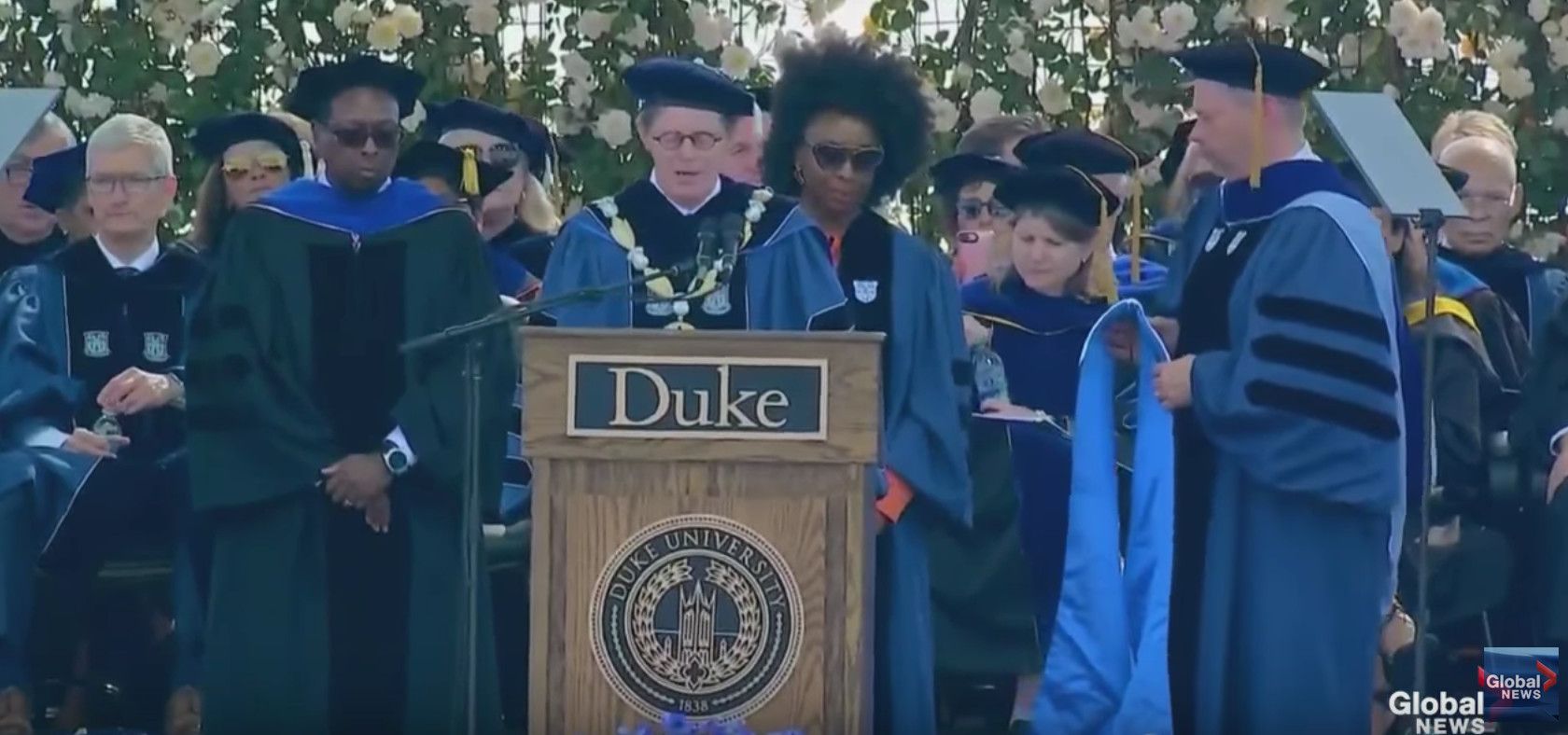 苹果CEO库克在杜克大学毕业典礼演讲:请永远不要满足于现状!