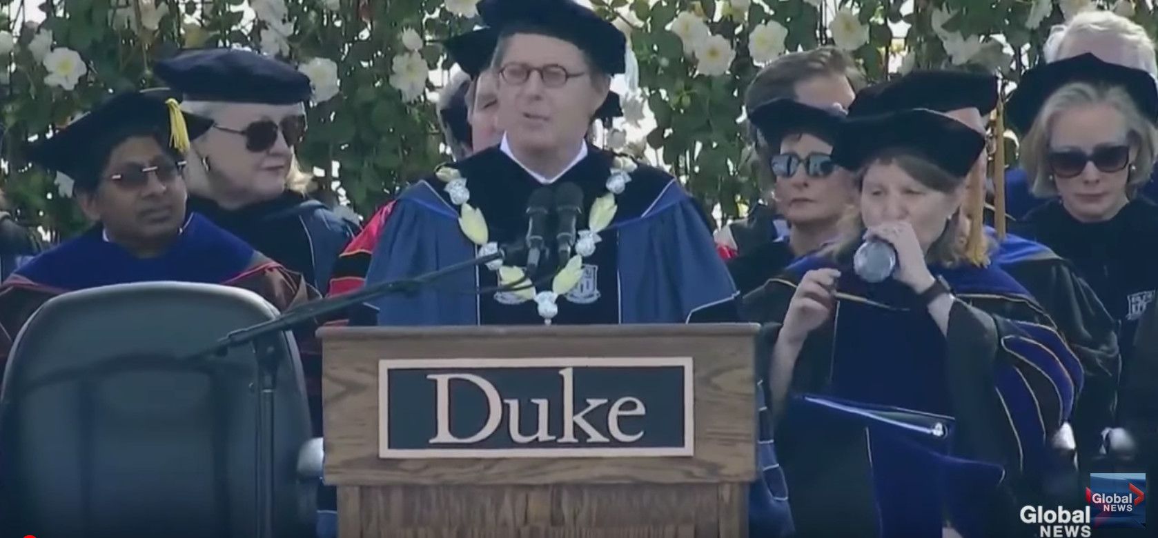 苹果CEO库克在杜克大学毕业典礼演讲：请永远不要满足于现状！